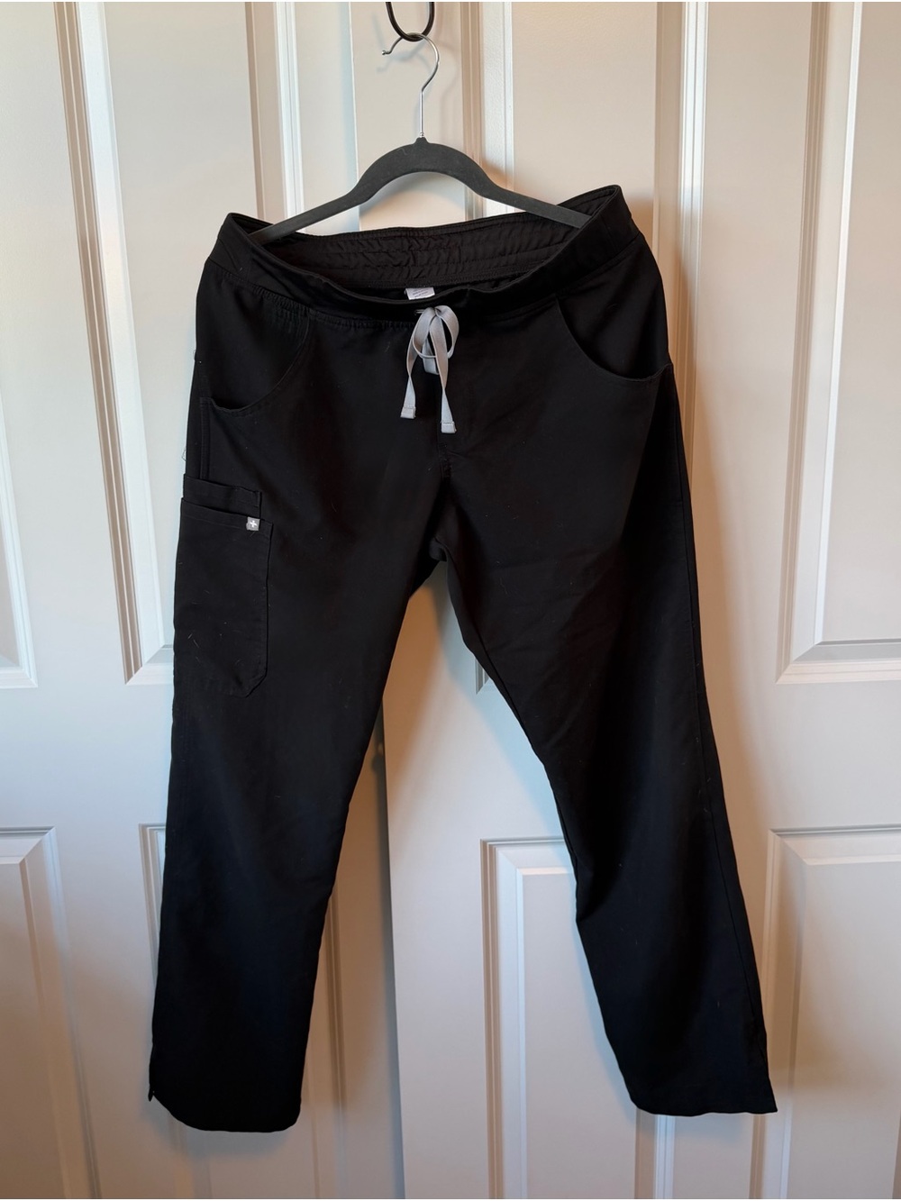 FIGS women’s Kade Cargo Scrub Pants in classic Black, size Medium.